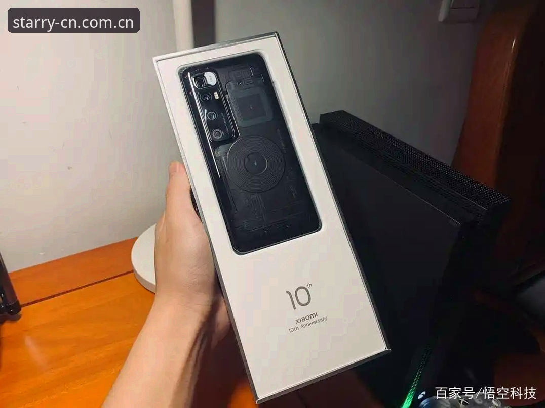 别被“纪念版”三个字骗了。很多人一看到“纪念版官网苹果版”，第一反应就是换个皮肤、加点彩蛋，糊弄人的玩意儿。但CN星空入口这次的新版，完全不是这回事。它不是改个LOGO就交差，而是真的把赛事数据的核心体验重做了一遍。作为一个连续用了三天、在两个设备上反复对比的人，我可以负责任地说：这次的苹果版，更像是把PC端的“完整版数据引擎”塞进了手机壳里。